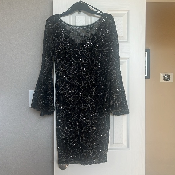 Beautiful sequin dress Calvin Klein size 4 - Picture 3 of 3